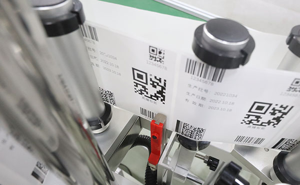 實時打印貼標機,圓瓶貼標機設(shè)備,全自動貼標機生產(chǎn)廠家